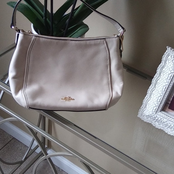 Handbag - Picture 7 of 9